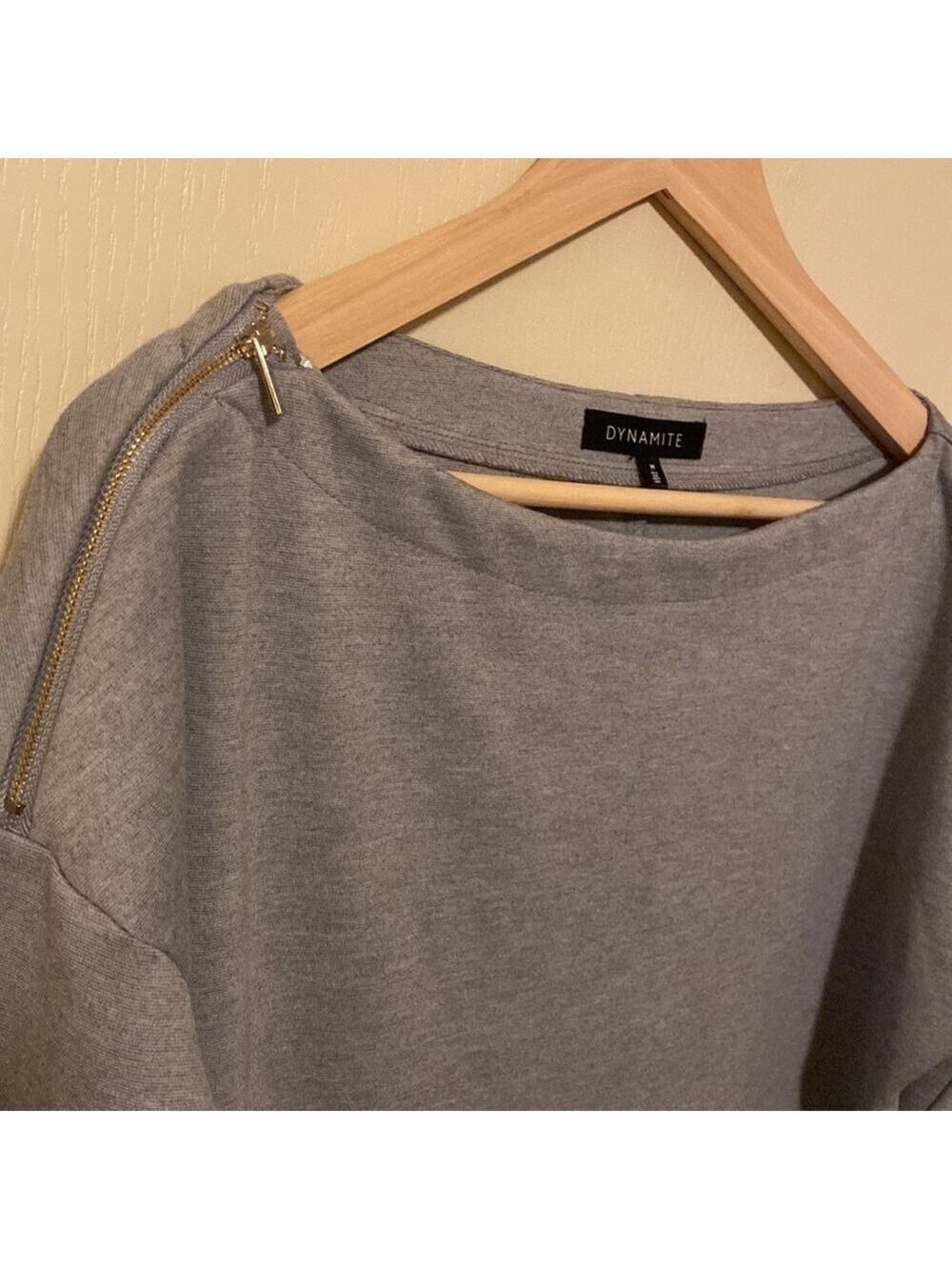 Dynamite| Dress ribbed boatneck shoulder zipper. Grey. Medium - Picture 5 of 7
